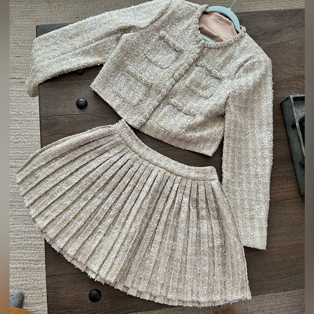 Mini skirt and cropped jacked set queenia